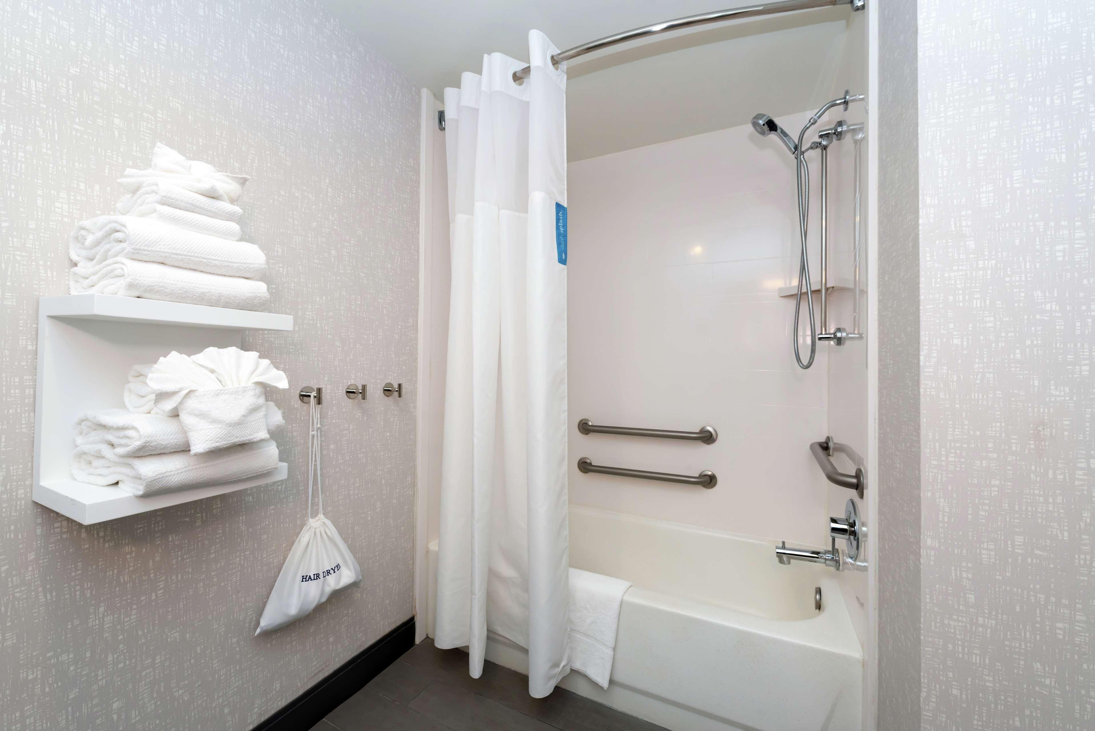 Hampton Inn Greensboro Airport Exterior foto