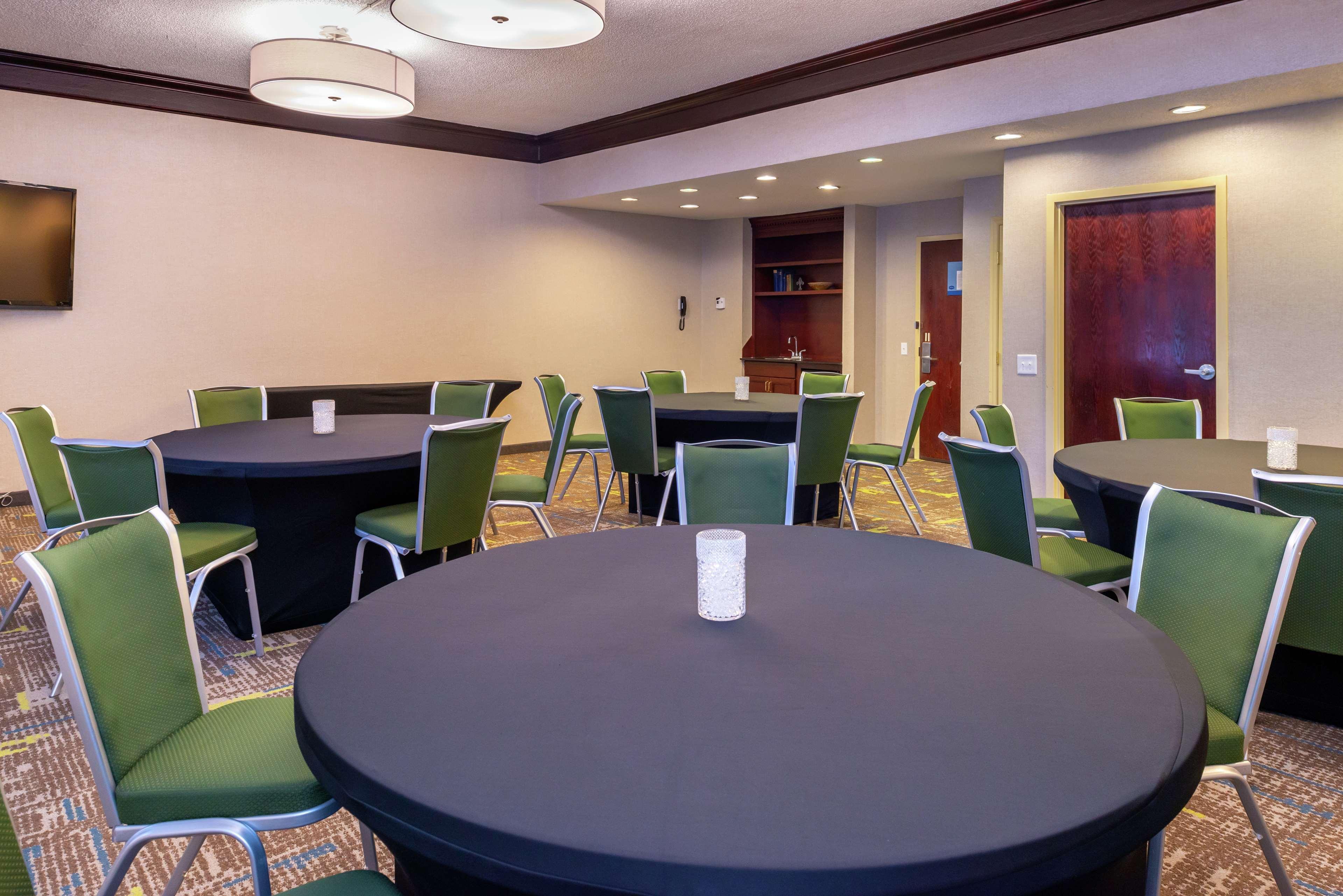 Hampton Inn Greensboro Airport Exterior foto