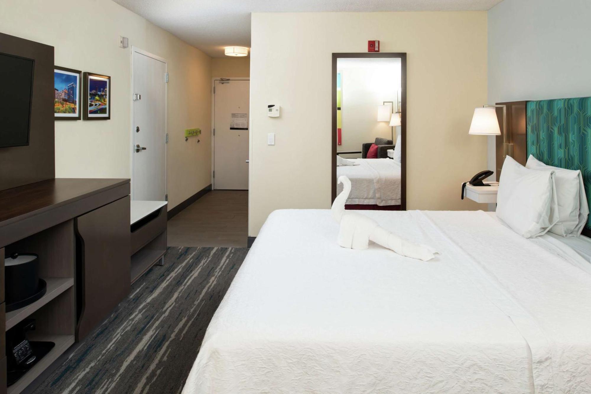 Hampton Inn Greensboro Airport Exterior foto